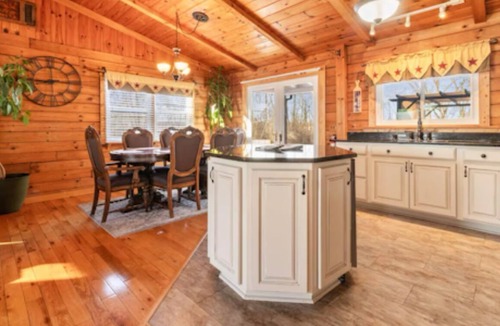 Geneva Cabin | Seneca Hideaway Main Cabin