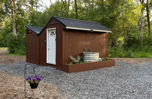 Geneva Cabin | Seneca Hideaway/Rustic Hunter’s cabin/Hot Tub
