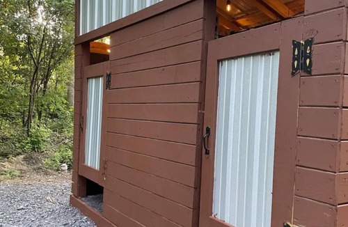 Geneva Cabin | Seneca Hideaway/Rustic Hunter’s cabin/Hot Tub