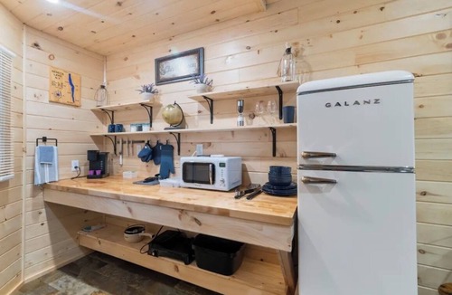 Geneva Cabin | Seneca Hideaway/Sunken Vessel/Hot Tub