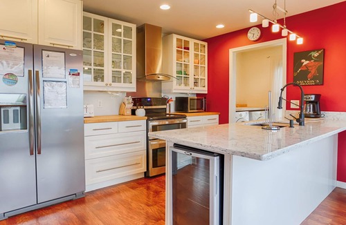 Romulus Cottage | Seneca Knoll:"Gorgeous Custom-built Home with Seneca Lake Views"
