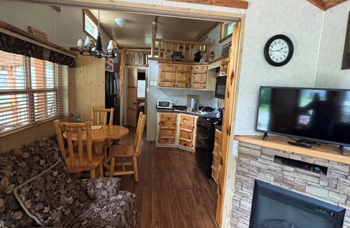 Valois Cabin | Seneca Lake -"Butternut Camp" near Wineries & Watkins Glen Race track