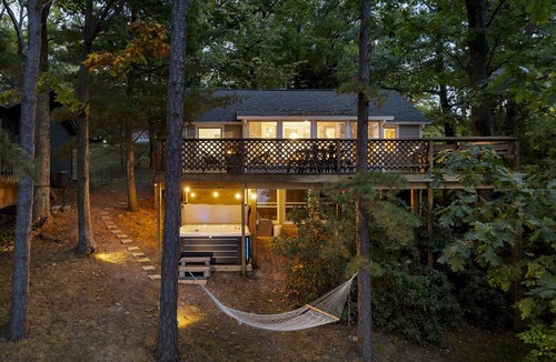 Valois House | Seneca Lake Waterfront Cottage with Hot Tub on Finger Lakes Wine Trail