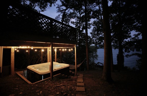 Valois House | Seneca Lake Waterfront Cottage with Hot Tub on Finger Lakes Wine Trail