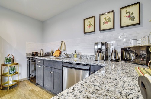 Valois Apartment | Seneca Lake Wine Trail Studio w/Water View!