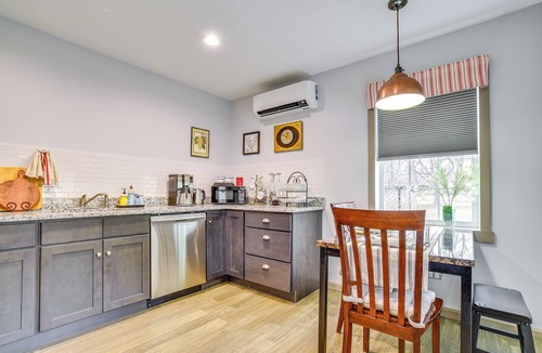 Valois Apartment | Seneca Lake Wine Trail Studio w/Balcony & Views!