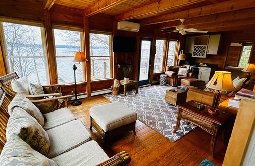 Geneva House | Seneca Lakefront Bliss - On Wine Trail -Three Brothers, Ventosa, Geneva