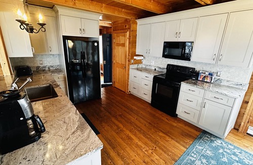 Geneva House | Seneca Lakefront Bliss - On Wine Trail -Three Brothers, Ventosa, Geneva