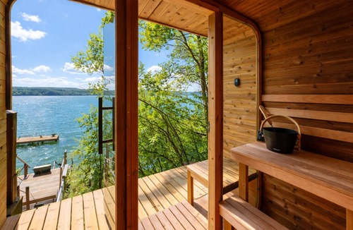 Town of Torrey House | Seneca Lakefront | Hot Tub, Sauna & Epic Game Room/Bar