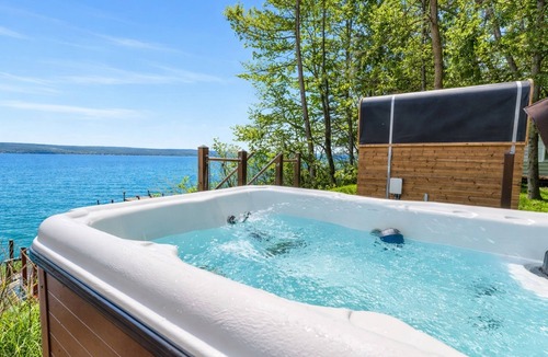Town of Torrey House | Seneca Lakefront | Hot Tub, Sauna & Epic Game Room/Bar