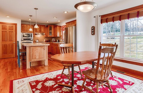 Town of Benton Cottage | Seneca Manor: "Right Along Seneca Lake Wine Trail - Near Geneva!"
