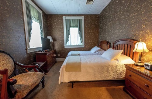 Geneseo Bed & Breakfast | Seneca Room - Big Tree Innnn