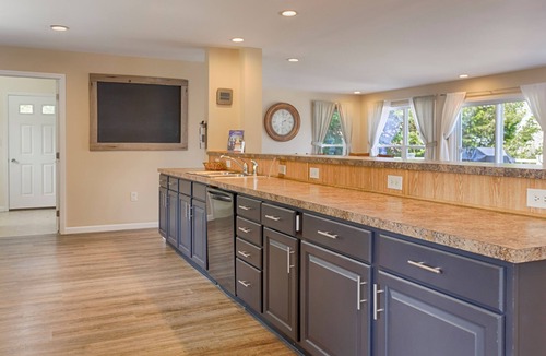 Town of Milo House | Seneca Shores: Attention Wine Trail and Lakefront Enthusiasts!