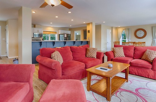 Town of Milo House | Seneca Shores: Attention Wine Trail and Lakefront Enthusiasts!