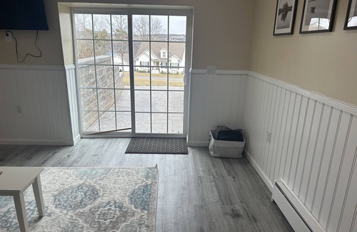 Town of Reading House | Seneca Summit: Lake view, private road