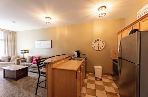 Snowshoe Hotel | Seneca