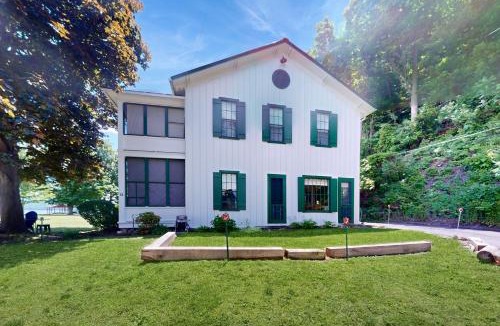 Rock Stream House | Seneca Vintage