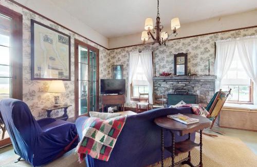 Rock Stream House | Seneca Vintage