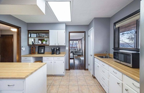 Valois House | Seneca Vista: 3 bedroom Seneca Lake home