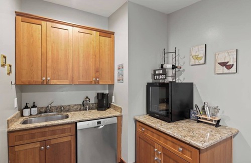 Geneva House | Seneca Wine Trail | Lakefront | Hot Tub | Dock