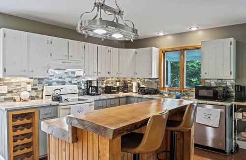 Valois House | Seneca Wine Trail | Pool | Hot Tub | Outdoor Bar