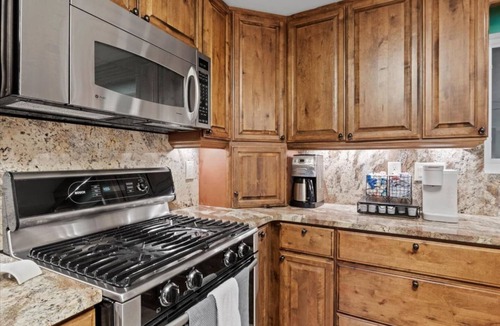 Seneca Falls House | Seneca Wine Trail | Near Seneca & Cayuga Lake