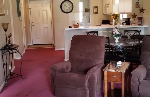 Table Rock Condo | SENIORS LOVE THIS WALK-IN! WALK IN SHOWER KING BEDS RECLINERS TALL TOILETS