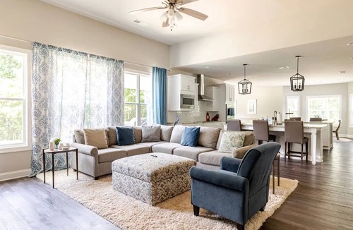 Senoia House | Senoia luxury Secluded Home w/Master on Main