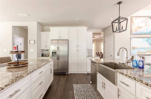 Senoia House | Senoia luxury Secluded Home w/Master on Main