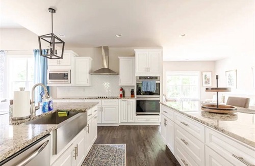 Senoia House | Senoia luxury Secluded Home w/Master on Main