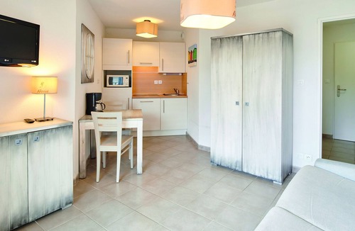 Casteljau Apartment | Sensational Lou Castel 1 bed Apartment with separate sleeping alcove sleeps 4