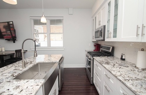 Point Breeze House | Sensational 3Bed/2Bath w/GATED PARKING! Sleeps 10!