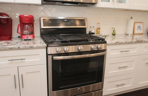 Point Breeze House | Sensational 3Bed/2Bath w/GATED PARKING! Sleeps 10!
