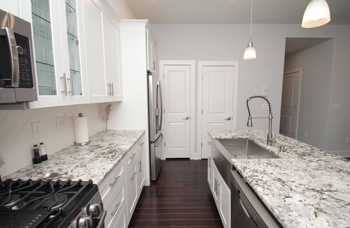 Point Breeze House | Sensational 3Bed/2Bath w/GATED PARKING! Sleeps 10!