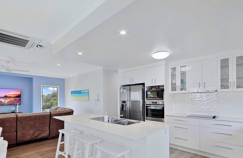 Woodgate House | Sensational Beach Front Escape!