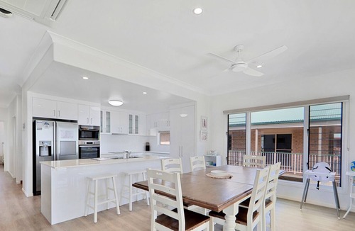 Woodgate House | Sensational Beach Front Escape!