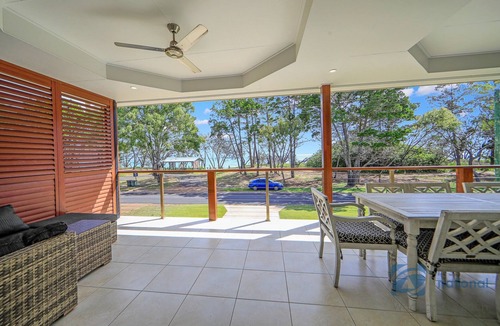 Woodgate House | Sensational Beach Front Escape!