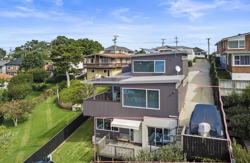 Northcote Apartment | Sensational North Shore Retreat