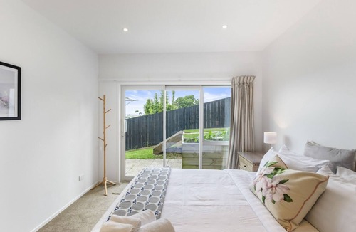 Northcote Apartment | Sensational North Shore Retreat