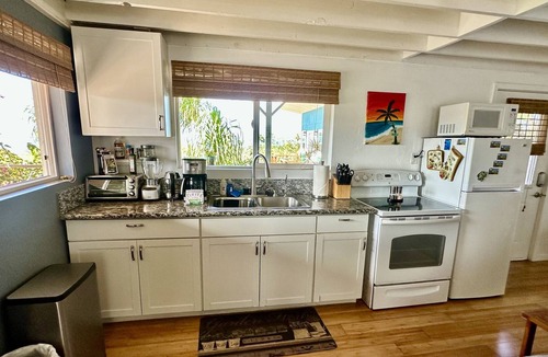 Haliimaile Apartment | Sensational View - Central Location - Clean and Cozy