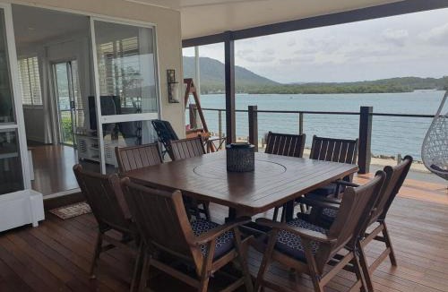 Dunbogan Apartment | Sensational Waterfront Apartment