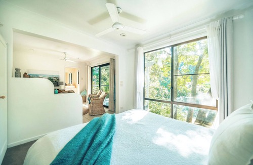 Sapphire Beach Bed & Breakfast | Sensom Boutique Bed and Breakfast