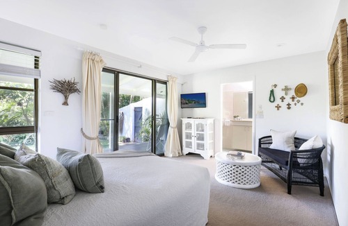 Sapphire Beach Bed & Breakfast | Sensom Boutique Bed and Breakfast