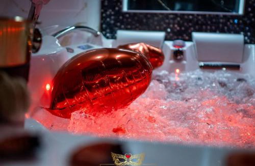 Poincare - Foch - Anatole France - Croix de Bourgogne Apartment | Sensual SPA- Love ROOM Jacuzzi Hammam Terrasse