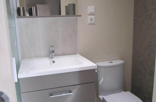 Cazouls-les-Beziers Bed & Breakfast | Separate garden room