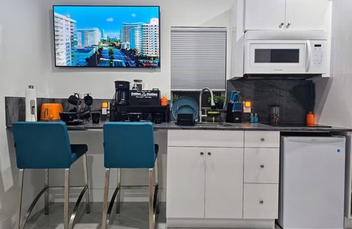 Liberty City Apartment | Separate Guesthouse-Private Bathroom-Full Kitchen-Free Parking-AC-Center of Mia.