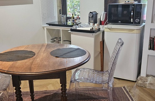 Haie Vigne Apartment | Separate master suite, 18th century residence