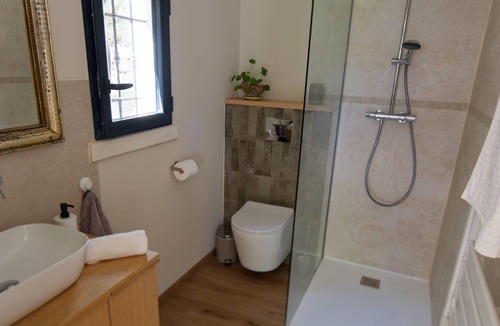 Opio Bed & Breakfast | Separate room with pool access