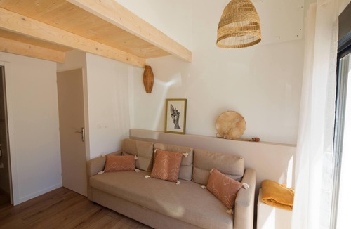 Opio Bed & Breakfast | Separate room with pool access