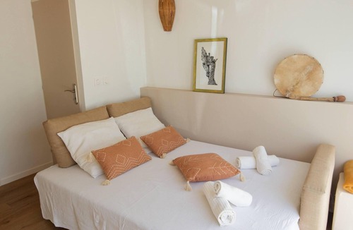 Opio Bed & Breakfast | Separate room with pool access